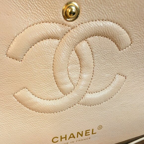 Chanel Vintage Classic Double Flap Bag in Cream Lambskin with Gold Hardware - Picture 7 of 16